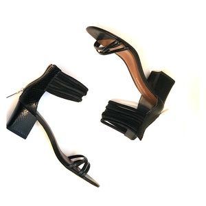 NWOT Donald J Pliner Essie Women’s Sandals